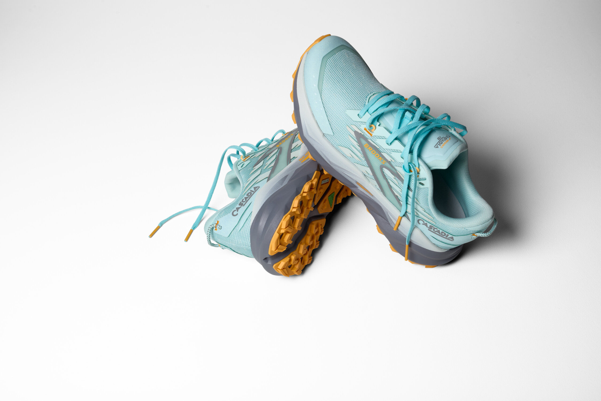 BROOKS CASCADIA 19 Clearwater/Primer Grey/Apricot – Image 3