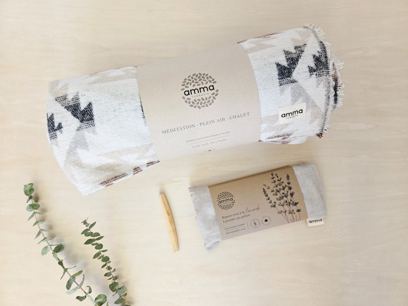 Ensemble Savasana – Couverture, repose-yeux à la lavande, et palo santo