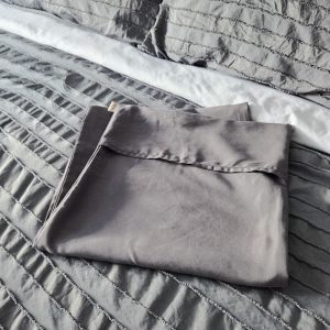 Taie pour oreiller de corps en Tencel gris foncé – 48 x 12 po