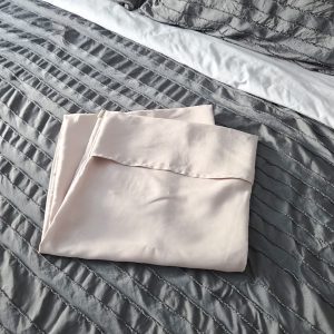 Taie pour oreiller de corps en Tencel rose pâle – 48 x 12 po