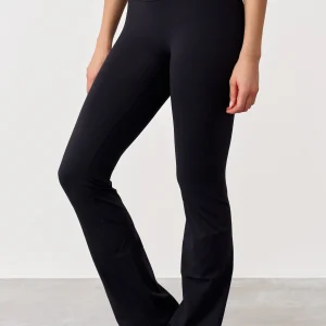 Signature Flared Leggings